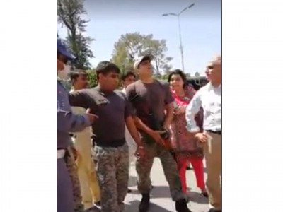 air commodore s treatment of cops sparks social media outrage