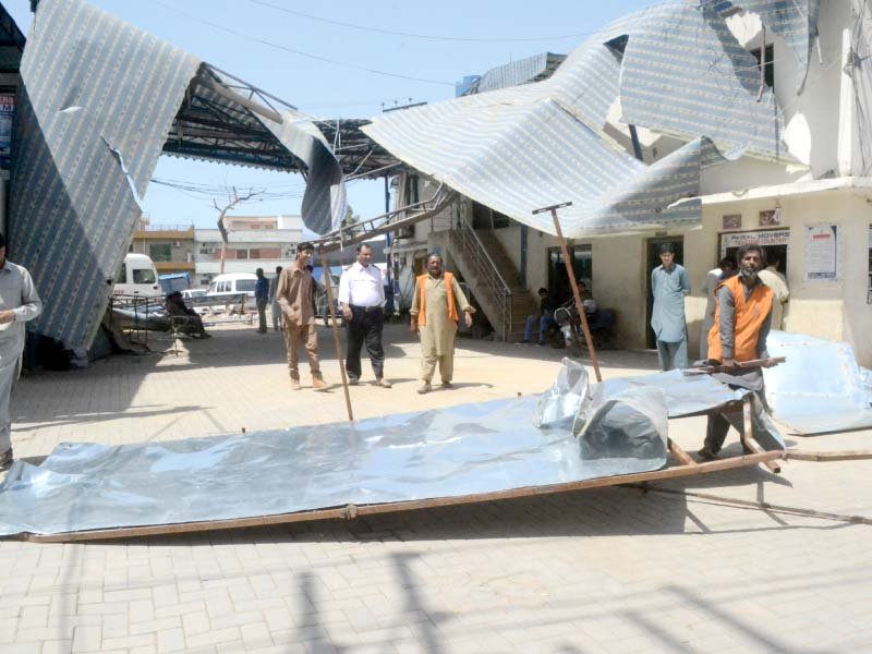 cda staffers remove demolished shades at faizabad bus terminal photo waseem nazir express