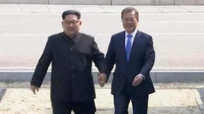 smiling and holding hands leaders of two koreas meet at historic summit smiling and holding hands leaders of two koreas meet at historic summit