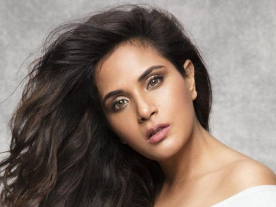 richa chadha frowns upon hierarchy on film sets