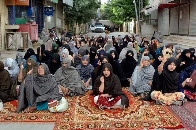 hazara women stage a protest demonstration at alamdar road in quetta on sunday photo inp hazara women stage a protest demonstration at alamdar road in quetta on sunday photo inp