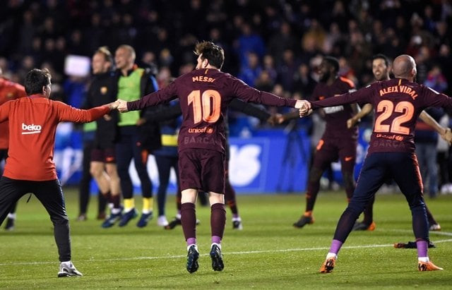 barcelona 039 s argentinian forward lionel messi c celebrates with teammates after winning the spanish league football match against deportivo coruna and claiming their 25th la liga at the riazor stadium in coruna on april 29 2018 photo afp barcelona 039 s argentinian forward lionel messi c celebrates with teammates after winning the spanish league football match against deportivo coruna and claiming their 25th la liga at the riazor stadium in coruna on april 29 2018 photo afp