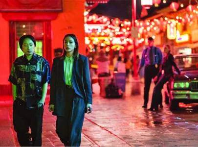 hollywood gaze in the crosshair hollywood gaze in the crosshair