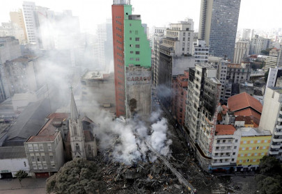 blazing building collapses in sao paulo one dead three missing blazing building collapses in sao paulo one dead three missing
