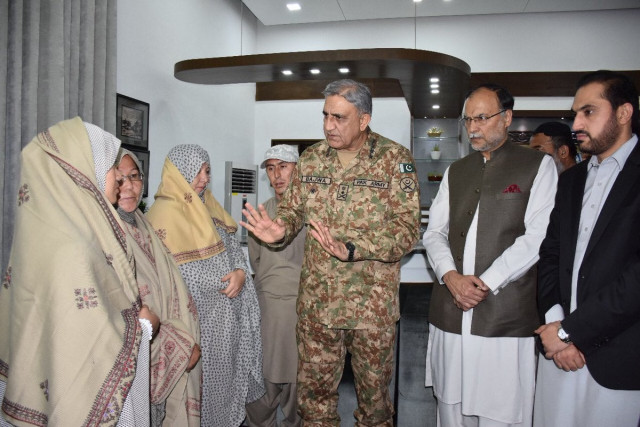 top level intervention hazaras calls off strike as coas assures security top level intervention hazaras calls off strike as coas assures security