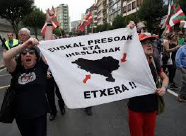 demonstrators hold a banner reading in basque 039 basque prisoners come home 039 photo afp demonstrators hold a banner reading in basque 039 basque prisoners come home 039 photo afp