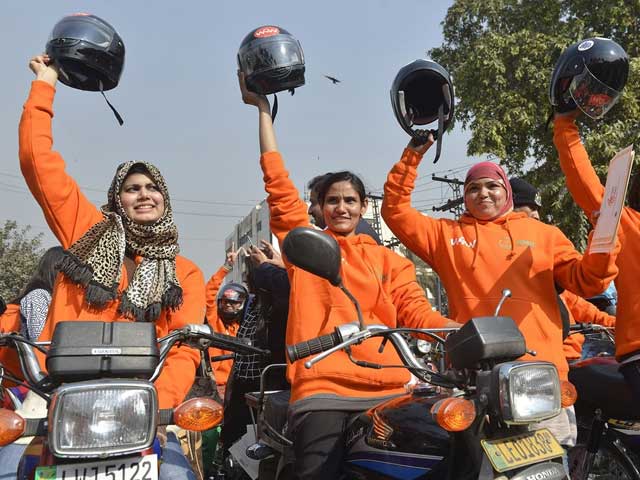 3 000 women to receive motorcycles in punjab