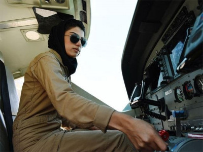 afghanistan s first female pilot granted asylum in us after getting death threats afghanistan s first female pilot granted asylum in us after getting death threats