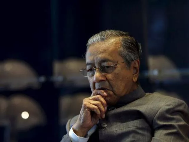 ahathir the opposition s prime ministerial candidate said last week that he suspected sabotage of a private plane that was to fly him from kuala lumpur to langkawi where he was to file his candidacy after the pilot discovered some damage to the aircraft just before take off photo reuters ahathir the opposition s prime ministerial candidate said last week that he suspected sabotage of a private plane that was to fly him from kuala lumpur to langkawi where he was to file his candidacy after the pilot discovered some damage to the aircraft just before take off photo reuters