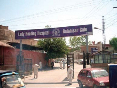 16 lady reading hospital doctors hold dual nationalities