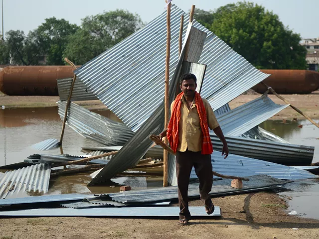 a deadly dust storm claimed 121 lives in uttar pradesh rajasthan uttarakhand and punjab while an electric storm in which lightning struck an estimate 40 000 times left 21 people dead in the country 039 s south photo afp a deadly dust storm claimed 121 lives in uttar pradesh rajasthan uttarakhand and punjab while an electric storm in which lightning struck an estimate 40 000 times left 21 people dead in the country 039 s south photo afp