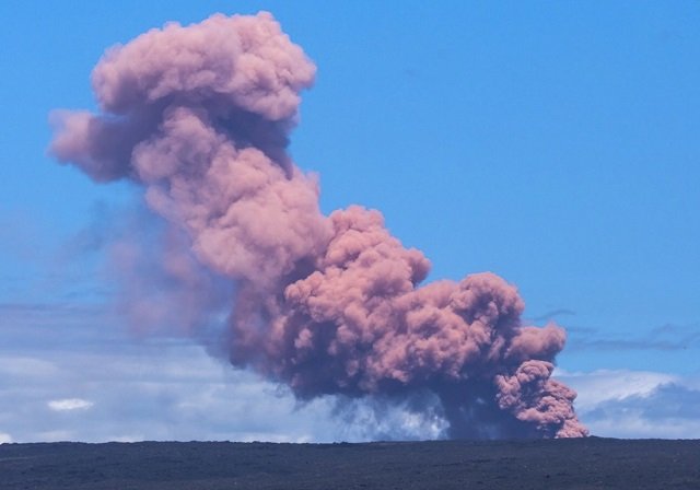 hawaii volcano erupts spewing lava and prompting thousands to flee