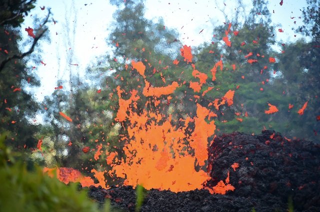 a man watches as lava is seen coming from a fissure in leilani estates subdivisionon on hawaii 039 s big island on may 4 2018 up to 10 000 people have been asked to leave their homes on hawaii 039 s big island following the eruption of the kilauea volcano that came after a series of recent earthquakes photo afp
