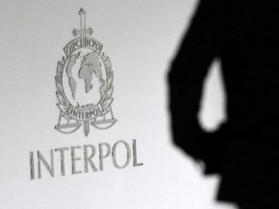 three proclaimed offenders reach lahore in interpol custody three proclaimed offenders reach lahore in interpol custody