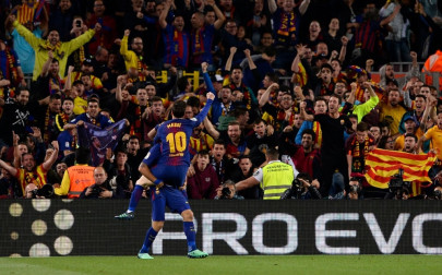 messi magic helps keep barcelona s invincibles dream alive