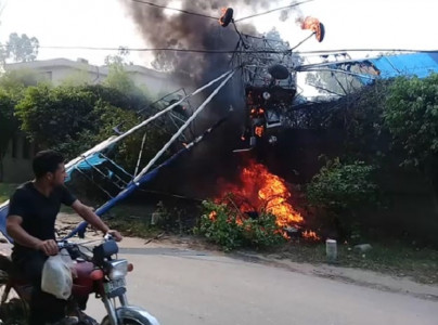 training plane crashes at lahore s ferozepur road