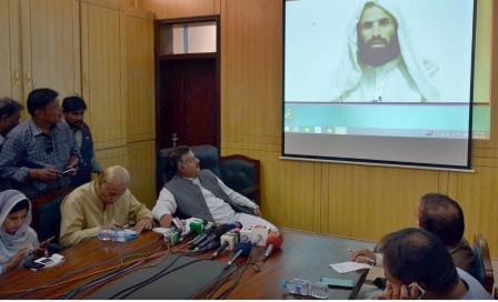 ctd balochistan dig aizaz ahmed goraya shows video recording of the terrorist nabbed in a search operation during a news conference photo inp