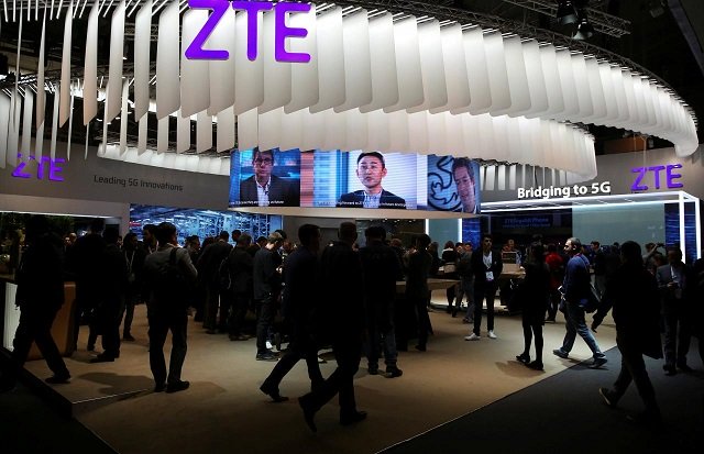 people stand at zte 039 s booth during mobile world congress in barcelona spain february 27 2017 photo reuters