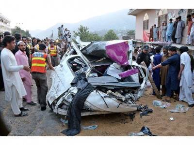 10 killed six injured after truck rams into passenger van in abbottabad 10 killed six injured after truck rams into passenger van in abbottabad