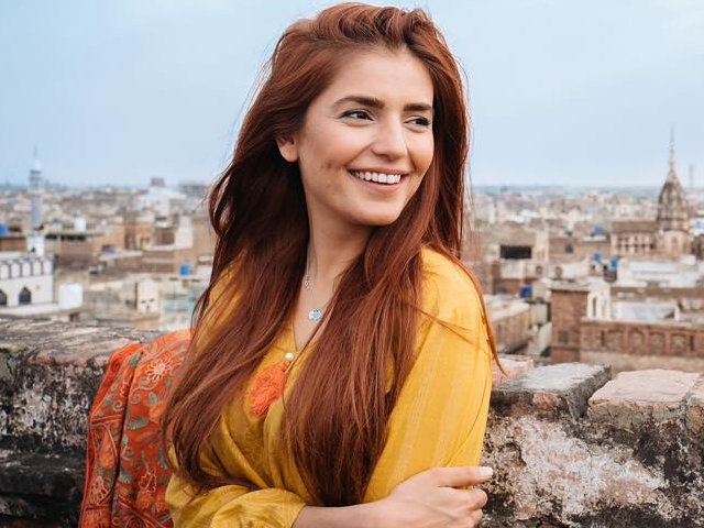 photo momina mustehsan instagram