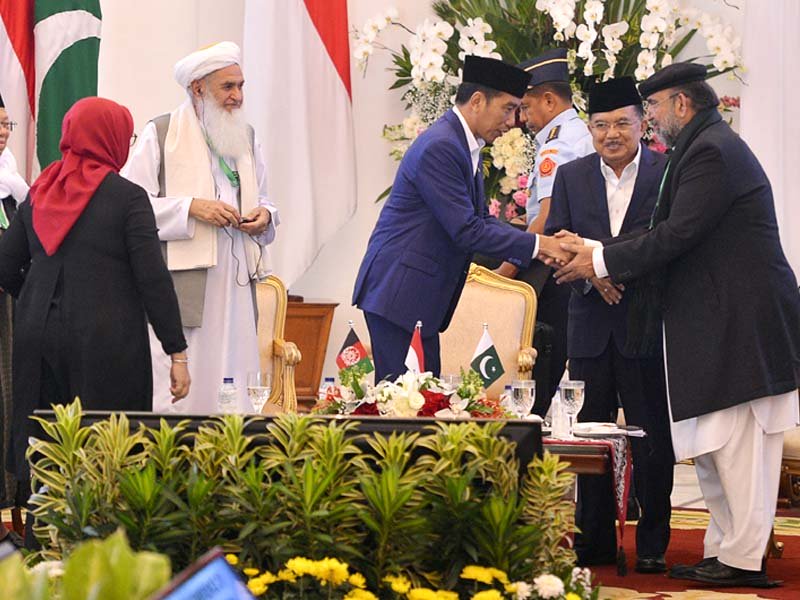 initiative indonesian president joko widodo c shakes hands with council of islamic ideology chairman qiblq ayaz r as indonesian vice president jusuf kalla 2nd r foreign minister retno marsudi 2nd l chairman of indonesian ulema council ma 039 ruf amin l and head of ulama council afghanistan qiamuddin kashaf 3rd l look on photo reuters