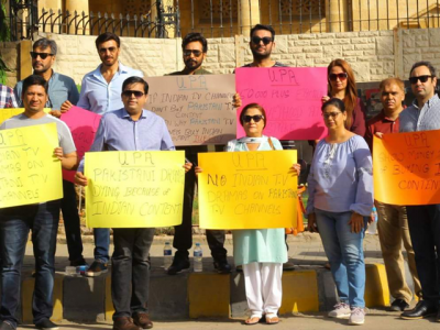 celebrities protest outside top court to ban indian dramas on pakistani channels