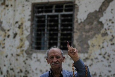 iraq elections thrown open as outsiders appear strong iraq elections thrown open as outsiders appear strong