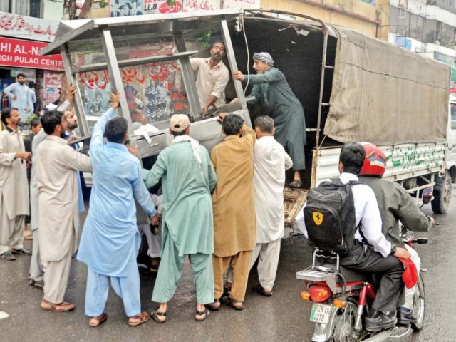 cda staffers haul away a kiosk in aabpara market photo express cda staffers haul away a kiosk in aabpara market photo express