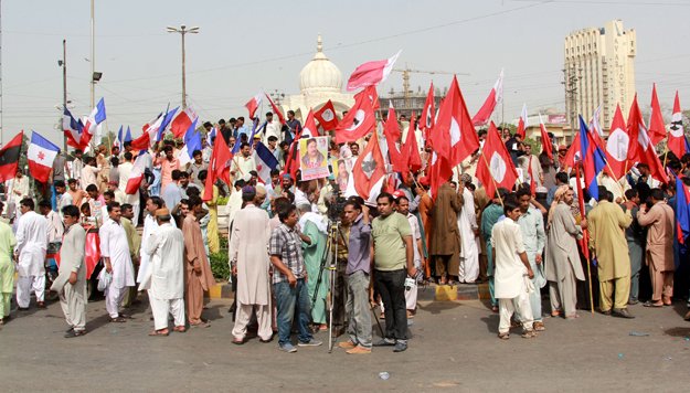 protesters claimed that nadra had been issuing identity cards to foreigners illegally photo athar khan