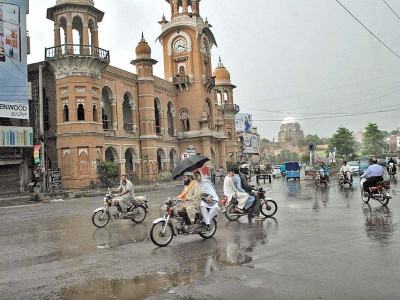 drizzle turns weather pleasant in city