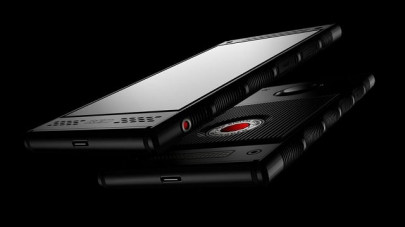 red s hydrogen phone with full holographic display set to launch