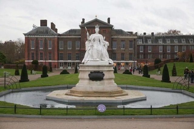 a marble statue of britain 039 s queen victoria is pictured in the gardens of kensington palace in west london photo afp a marble statue of britain 039 s queen victoria is pictured in the gardens of kensington palace in west london photo afp