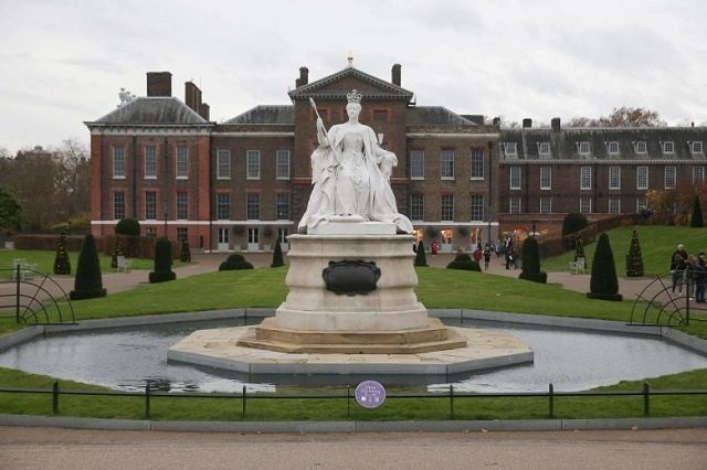 a marble statue of britain 039 s queen victoria is pictured in the gardens of kensington palace in west london photo afp