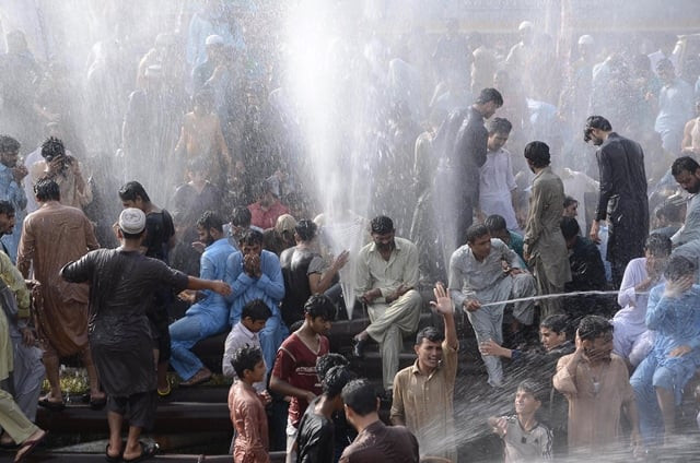 residents of haroonabad beat the heat by showering in the water of a leaky pipeline photo mohammad noman express residents of haroonabad beat the heat by showering in the water of a leaky pipeline photo mohammad noman express
