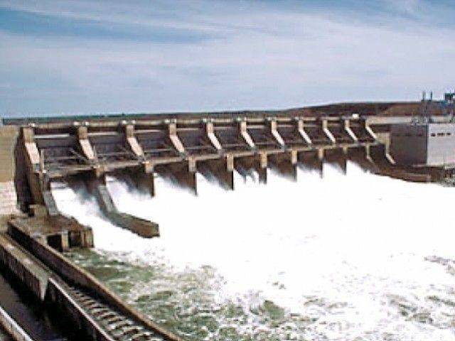 thermal power projects of 4 000mw capacity had been abandoned by china under the economic corridor project and pakistan government was now trying to divert that investment to hydroelectric power projects photo file