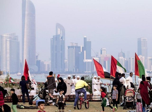 children play along the corniche as spectators gather to watch uae 039 s al fursan the knights national aerobatic team performing in the capital abu dhabi on december 1 2017 photo afp children play along the corniche as spectators gather to watch uae 039 s al fursan the knights national aerobatic team performing in the capital abu dhabi on december 1 2017 photo afp