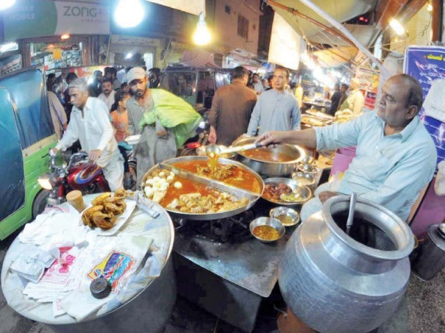 people buy siri paya and lassi at karatarpura food street photo agencies people buy siri paya and lassi at karatarpura food street photo agencies