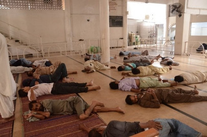 pakistan s karachi hit by sweltering heat wave pakistan s karachi hit by sweltering heat wave