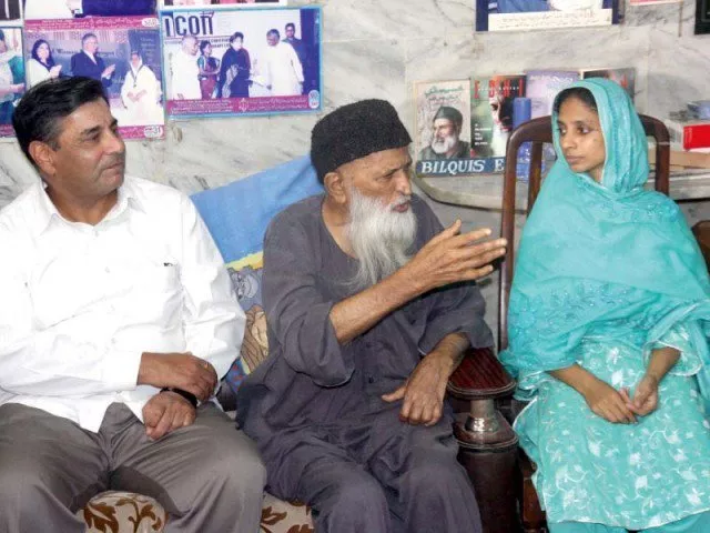 geeta along with late abdul sattar edhi and indian envoy photo express file geeta along with late abdul sattar edhi and indian envoy photo express file