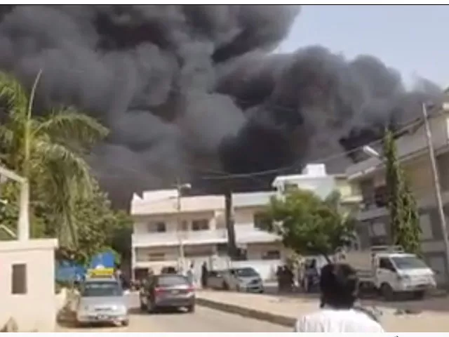 fire breaks out in karachi 039 s gulshan e iqbal neighbourhood express news screen grab fire breaks out in karachi 039 s gulshan e iqbal neighbourhood express news screen grab