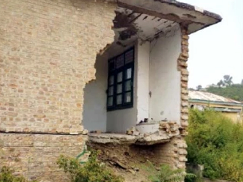 ceiling collapse injures students at school