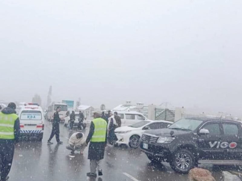 kaghan development authority officials assist tourists in batakundi balakot amid ongoing snowfall photo express