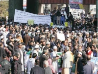 traders protest smart lockdown in peshawar