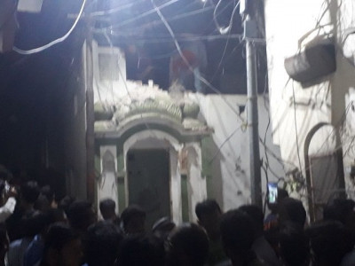 mob attacks historic ahmadi worship place in sialkot mob attacks historic ahmadi worship place in sialkot
