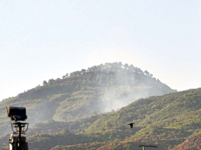somke rises from margalla hills where widlfire broke out at different places photo express somke rises from margalla hills where widlfire broke out at different places photo express