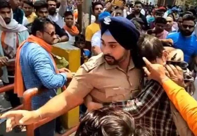 angry crowd wanted to lynch the boy for 039 meeting a hindu girl inside a temple 039 in ramnagar screengrab angry crowd wanted to lynch the boy for 039 meeting a hindu girl inside a temple 039 in ramnagar screengrab