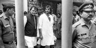 sanjay dutt shares emotional throwback photo on father sunil s 13th death anniversary