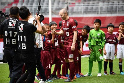 iniesta vows to make vissel kobe best club in asia
