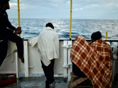 spain rescues over 400 migrants in mediterranean spain rescues over 400 migrants in mediterranean