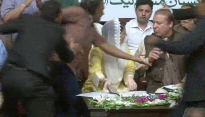 watch man gets thrashed in bid to reach out to nawaz at lahore ceremony watch man gets thrashed in bid to reach out to nawaz at lahore ceremony